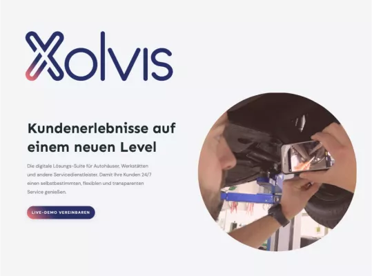 Ein Auto wird von unten mit einer App gescannt, links im Bild ds Xolvis Logo und ein Erklärtext.